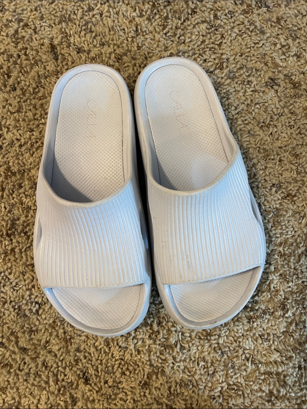 CALIA by Carrie Underwood White Ribbed Slide Sandals